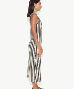 Monochromemuse.shop650e10c48c 2