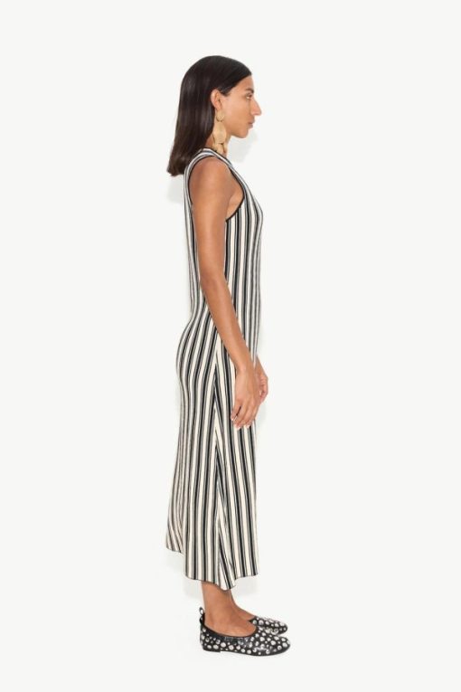 Monochromemuse.shop650e10c48c 2