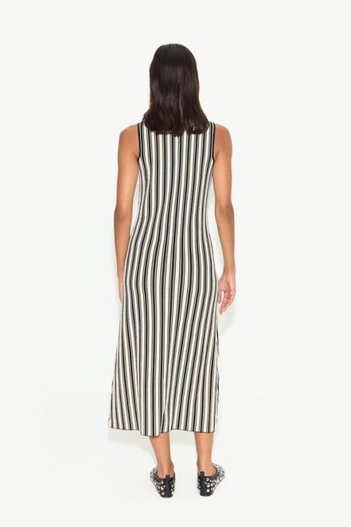 Monochromemuse.shop650e10c48c 3